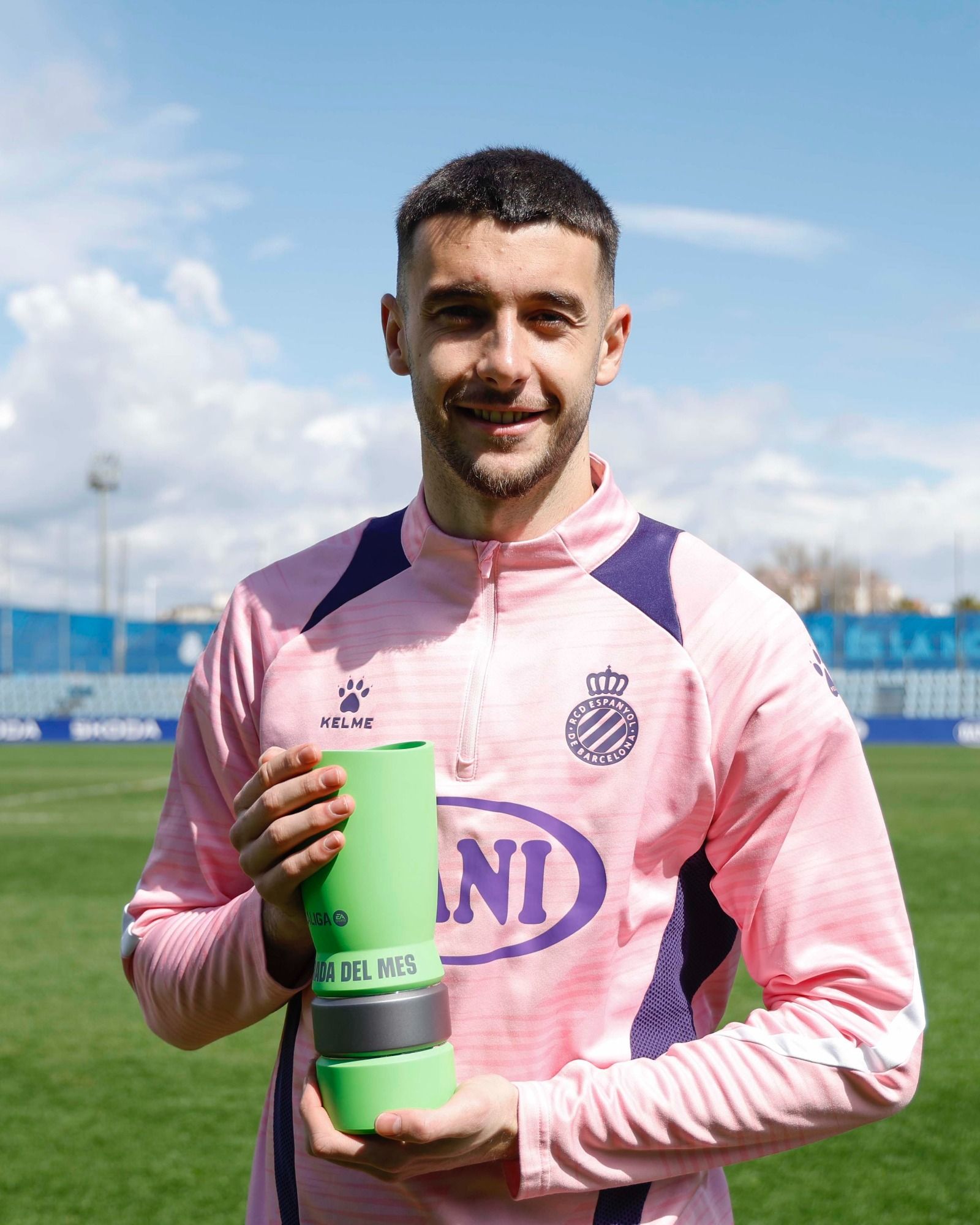 رسومات مسيئة ضد جوان غارسيا في بلدته بسبب برشلونة