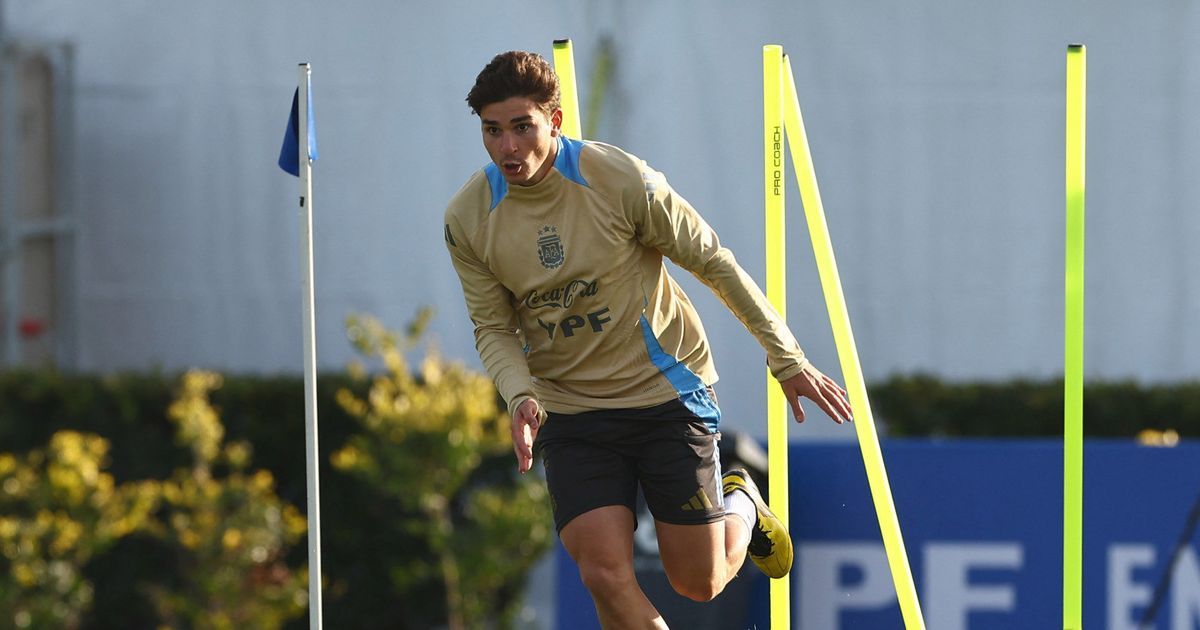 وكيل خوليان ألفاريز نجم أتلتيكو لا يستبعد انتقاله لبرشلونة