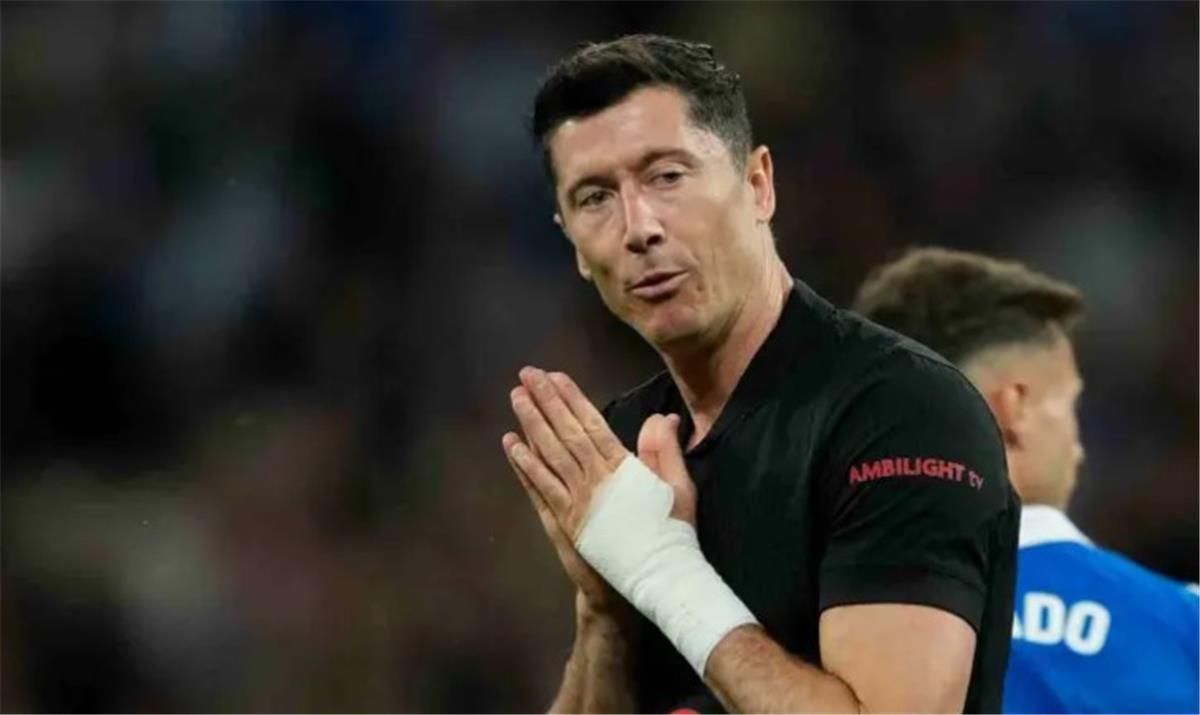 ليفاندوفسكي يرد على انتقادات عدم انضمامه لمنتخب بولندا: لا أحد يعرف ما أشعر به