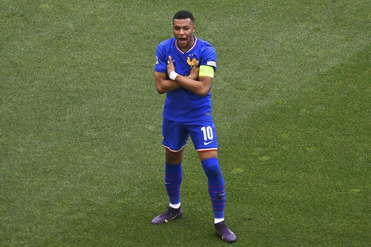 رد فعل مثير من مبابي بشأن إمكانية منافسته على الكرة الذهبية