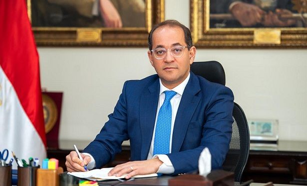 وزير المالية يوجه بتسهيل الإجراءات الجمركية لضيوف الرحمن