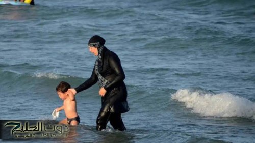 الحكومة السورية تحسم الجدل بشأن تعليمات ارتداء ملابس السباحة