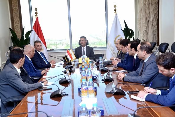 وزير التموين يناقش مع ممثلي المواد الغذائية المطالب…
