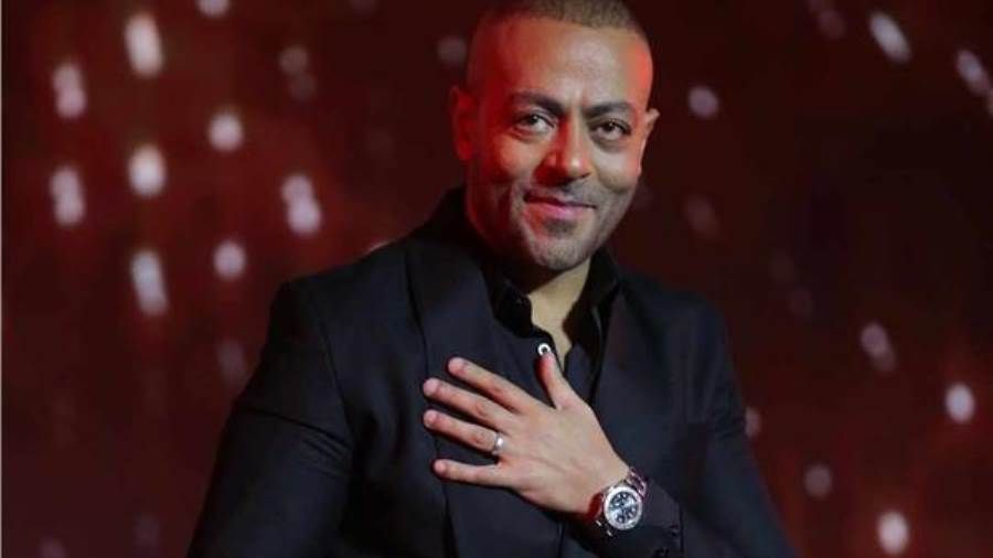 تامر عاشور يظهر بالعكاز في حفله الأخير.. ويوجه رسالة لجمهوره أثار المطرب المصري تامر عاشور قلق جمهوره بعد ظهوره في حفله بالكويت مساء الجمعة وهو يستخدم عكازا لم يفارقه ط إقرأ المزيد