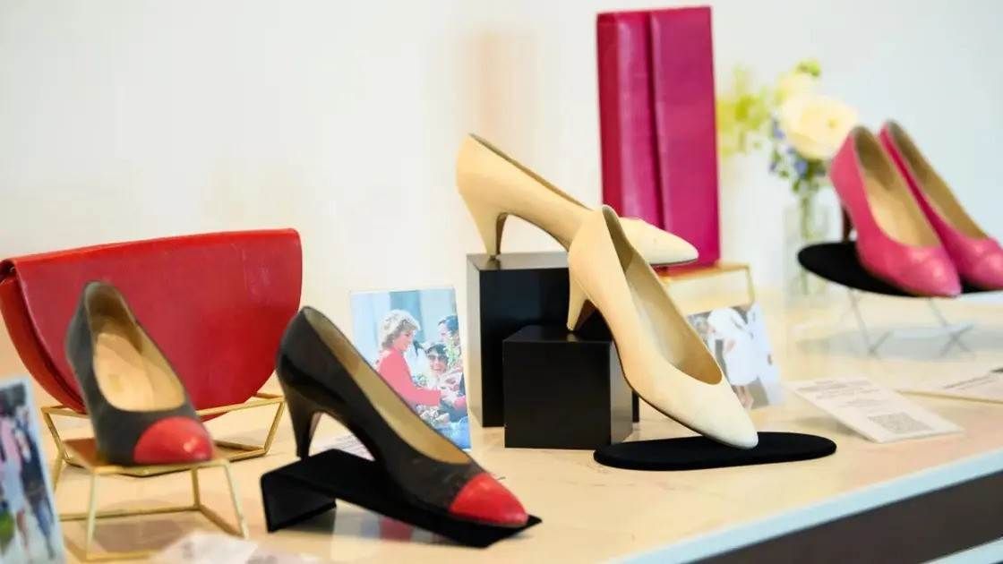 أكبر مزاد لمُقتنيات الأميرة ديانا في بيفرلي هيلز.. يشمل 300 قطعة شهدت السنوات الماضية العديد من المزادات المتعلقة بالأميرة ديانا كان أولها مزاد أشرفت عليه الأميرة شخصيا في إقرأ المزيد