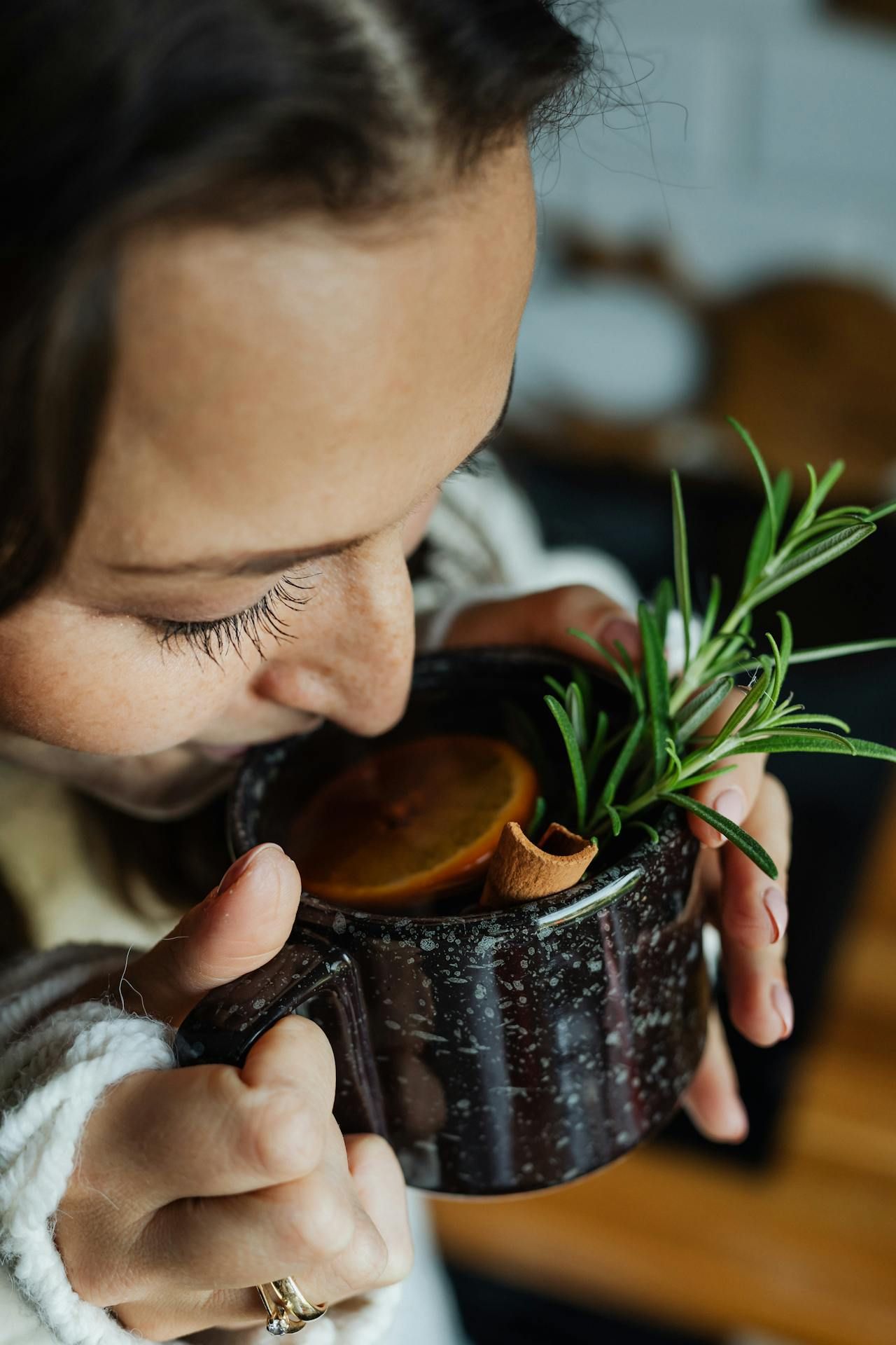 فوائد القرفة سلاح ذو حدين: كنز صحي عند الاعتدال.. وخطر عند الإفراط