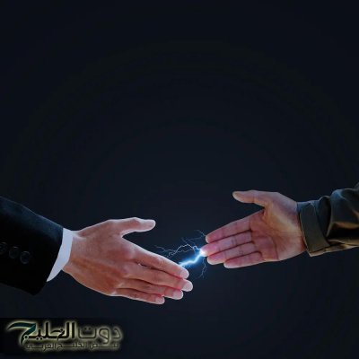 هل تشعر بالكهرباء عند ملامسة شخص ما؟.. تعرف على أسباب الكهرباء الساكنة وطريقة تجنبها