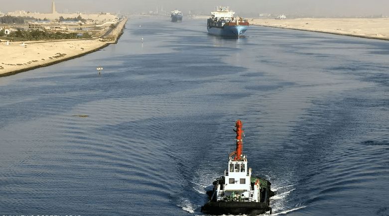 أسامة ربيع: عودة تدريجية لسفن الحاويات العملاقة إلى قناة…