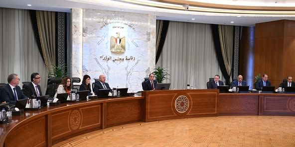 رئيس الوزراء: مستمرون في تأمين احتياجات البلاد من السلع…