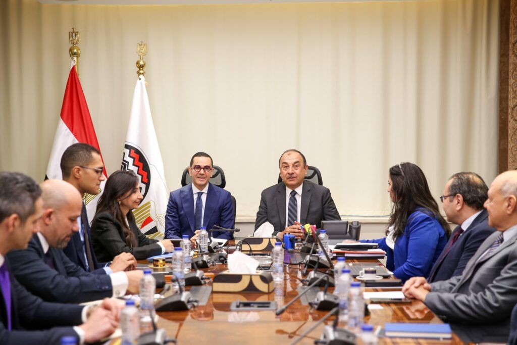 وزيرا قطاع الأعمال والاستثمار يروجان للفرص الاستثمارية بقطاع…