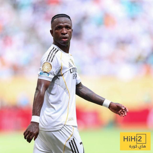 كانسيلو يمدح فينيسيوس ويعترف بصعوبة إيقافه!