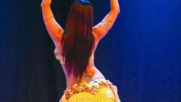 من الرقص إلى قفص الاتهام.. “تفاحة الساحل” تواجه تهم الفسق بسبب فيديوهات جريئة