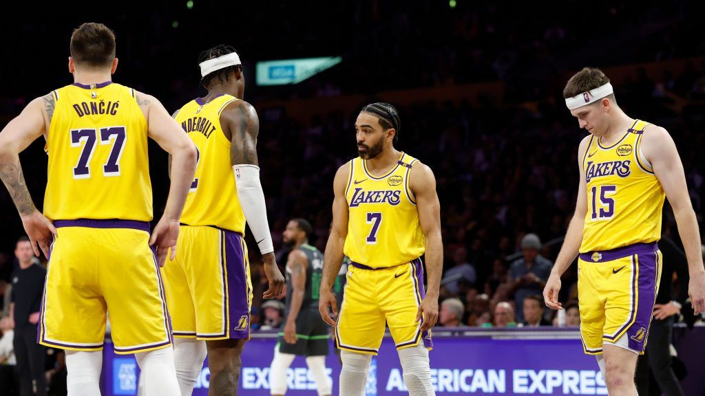 بصفقة قياسية.. ليكرز أغلى نادٍ في تاريخ أمريكا