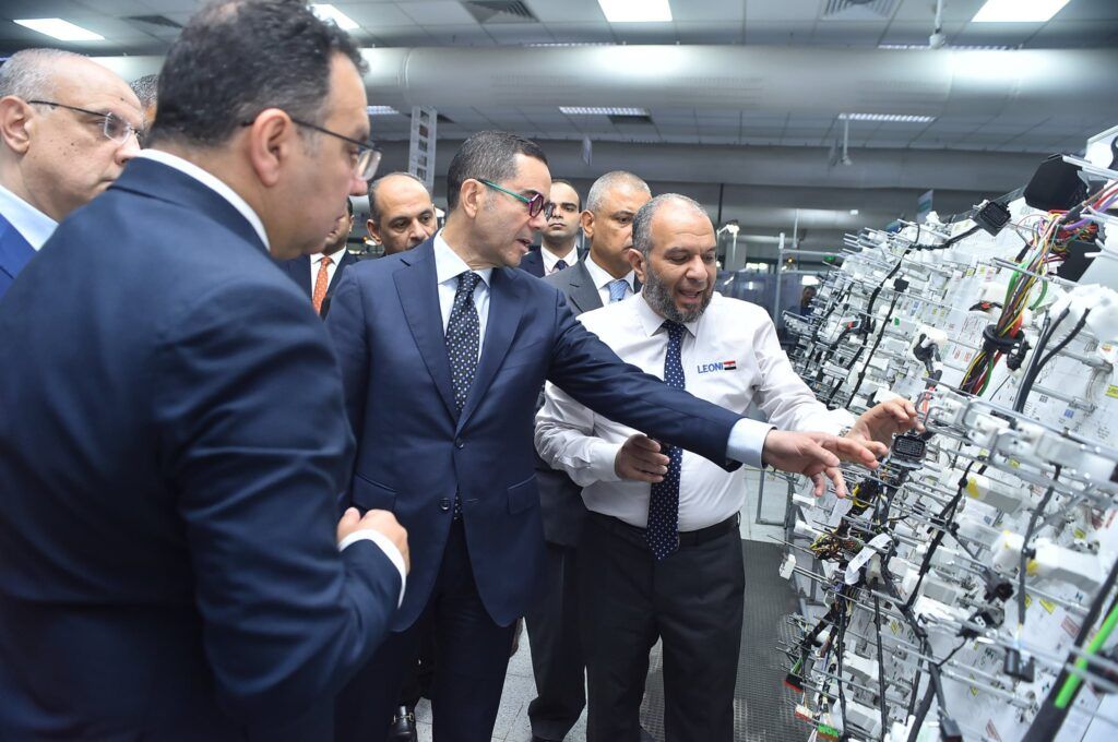 الخطيب يتفقد مشروعات صناعية كبرى في المنطقة الحرة بمدينة نصر