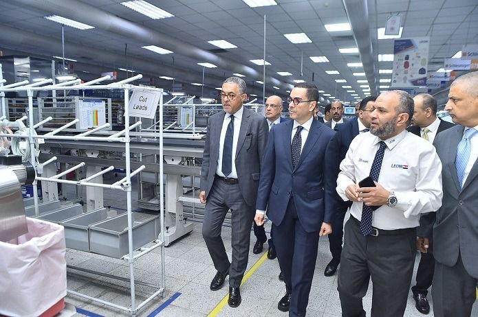الخطيب يتفقد مشروعات صناعية كبرى في المنطقة الحرة بمدينة نصر