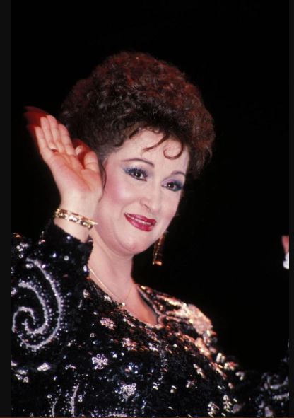 مايا دياب تثير الجدل بعد إعادة تقديم أغنية “حرمت أحبك” والجمهور يقارنها بوردة الجزائرية (فيديو)