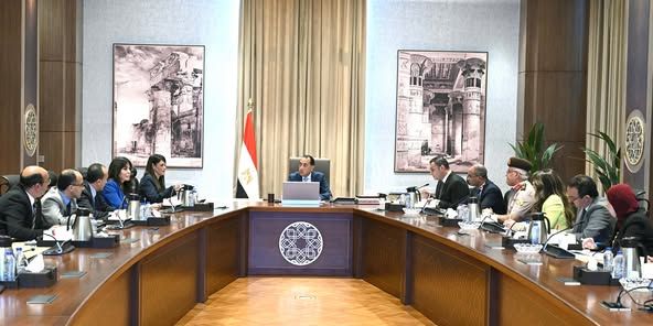 رئيس الوزراء يتابع موقف تمويل مشروعات حياة كريمة ويؤكد بدء…