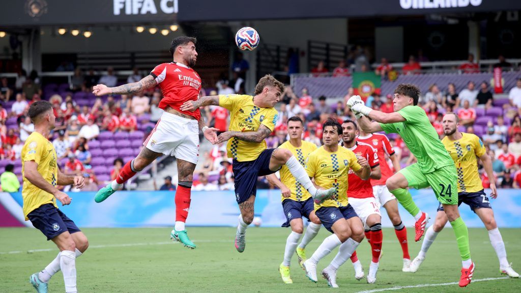 الطقس السيئ يؤجل انطلاق الشوط الثاني من مباراة بنفيكا وأوكلاند سيتي