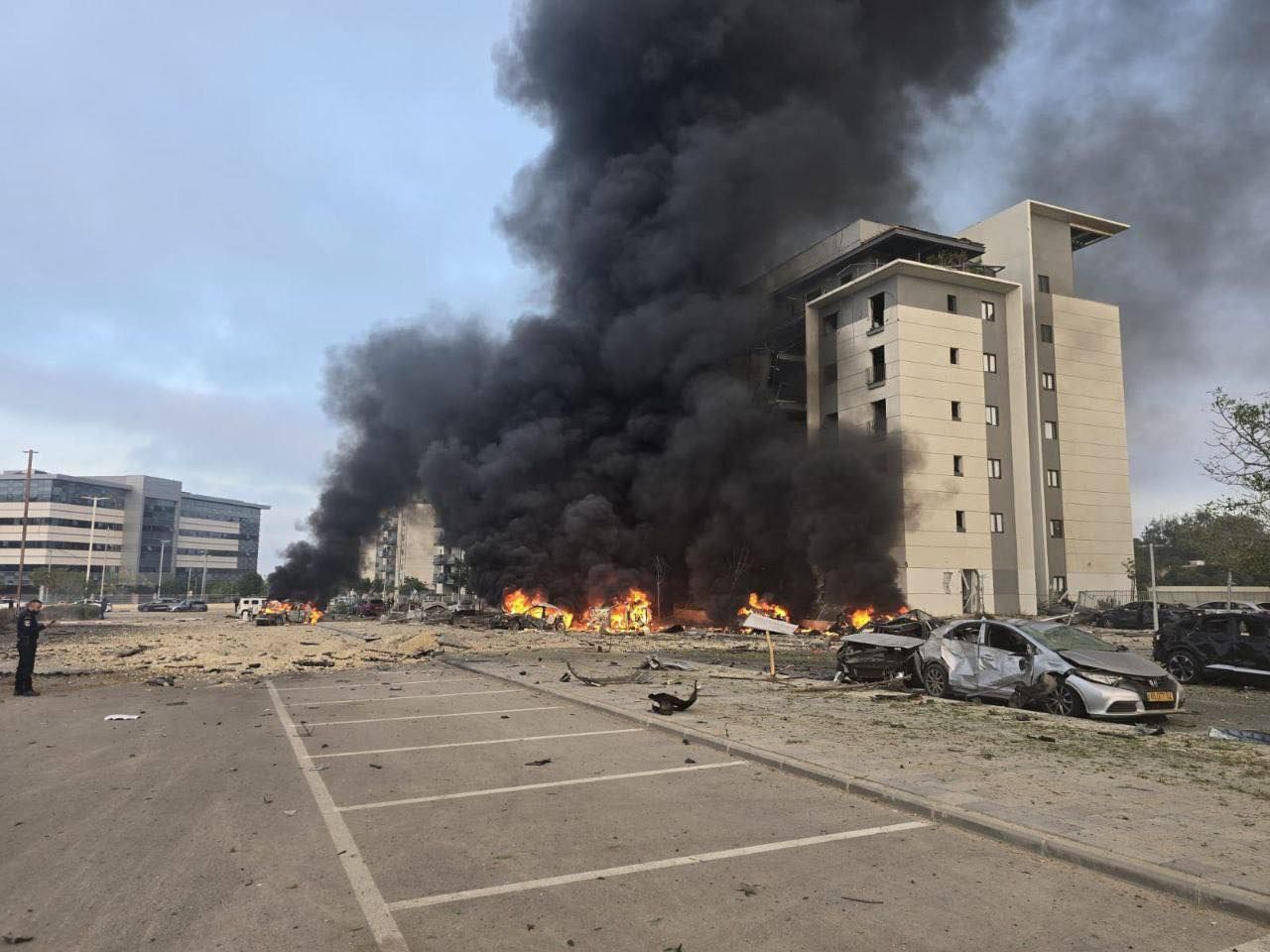 إيران وإسرائيل.. أسبوع ثانٍ من الحرب الجوية وترامب يفكر