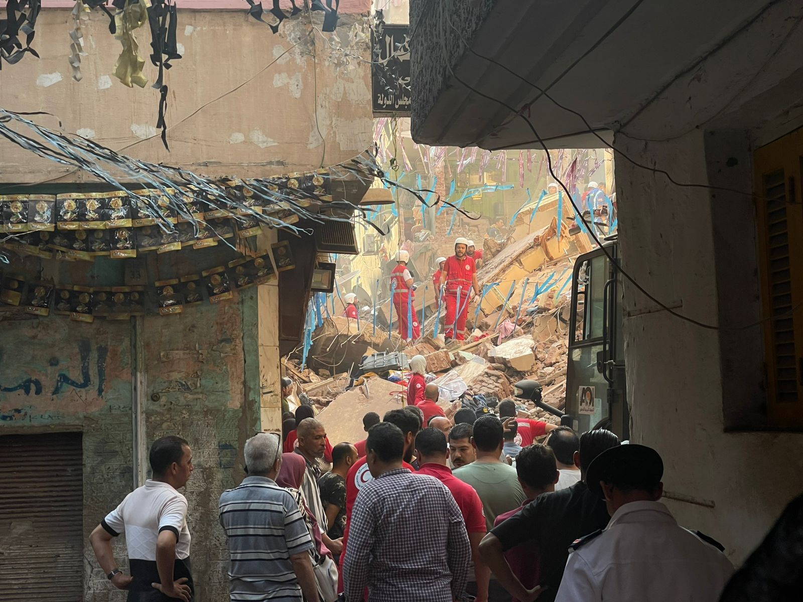 “ساعات يصارع الموت”.. تفاصيل وفاة ترزي أسفل أنقاض عقارات حدائق القبة