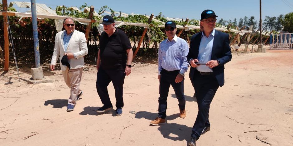وزير الزراعة الصربي يزور بعض التجارب والمشروعات الزراعية المتميزة
