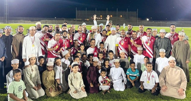 تتويج فريق العقير ببطولة قدامى لاعبي بهلاء لكرة القدم