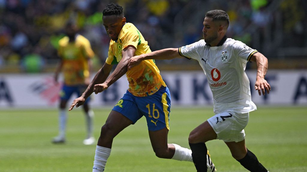 بسبب الشمس.. واقعة غريبة في لقاء دورتموند وصن داونز