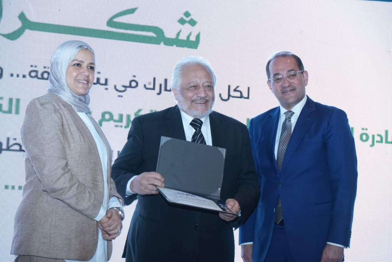 كجوك يكرم عددًا من الممولين والداعمين للمنظومة الضريبية “صور”