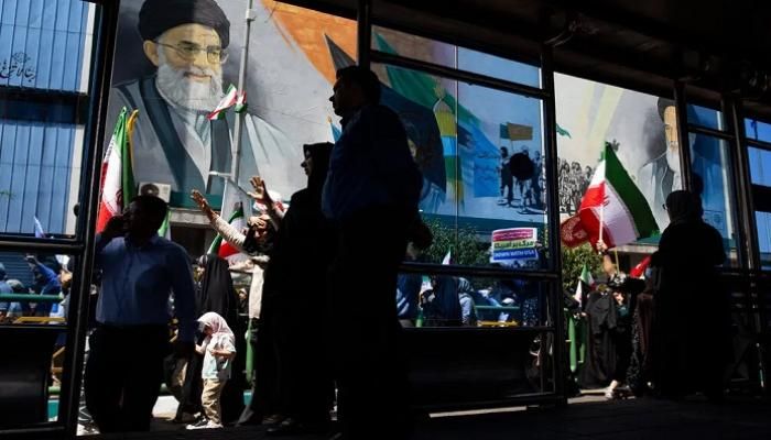 مرشد إيران يطرح 3 مرشحين لخلافته قبل ضربة أمريكية محتملة