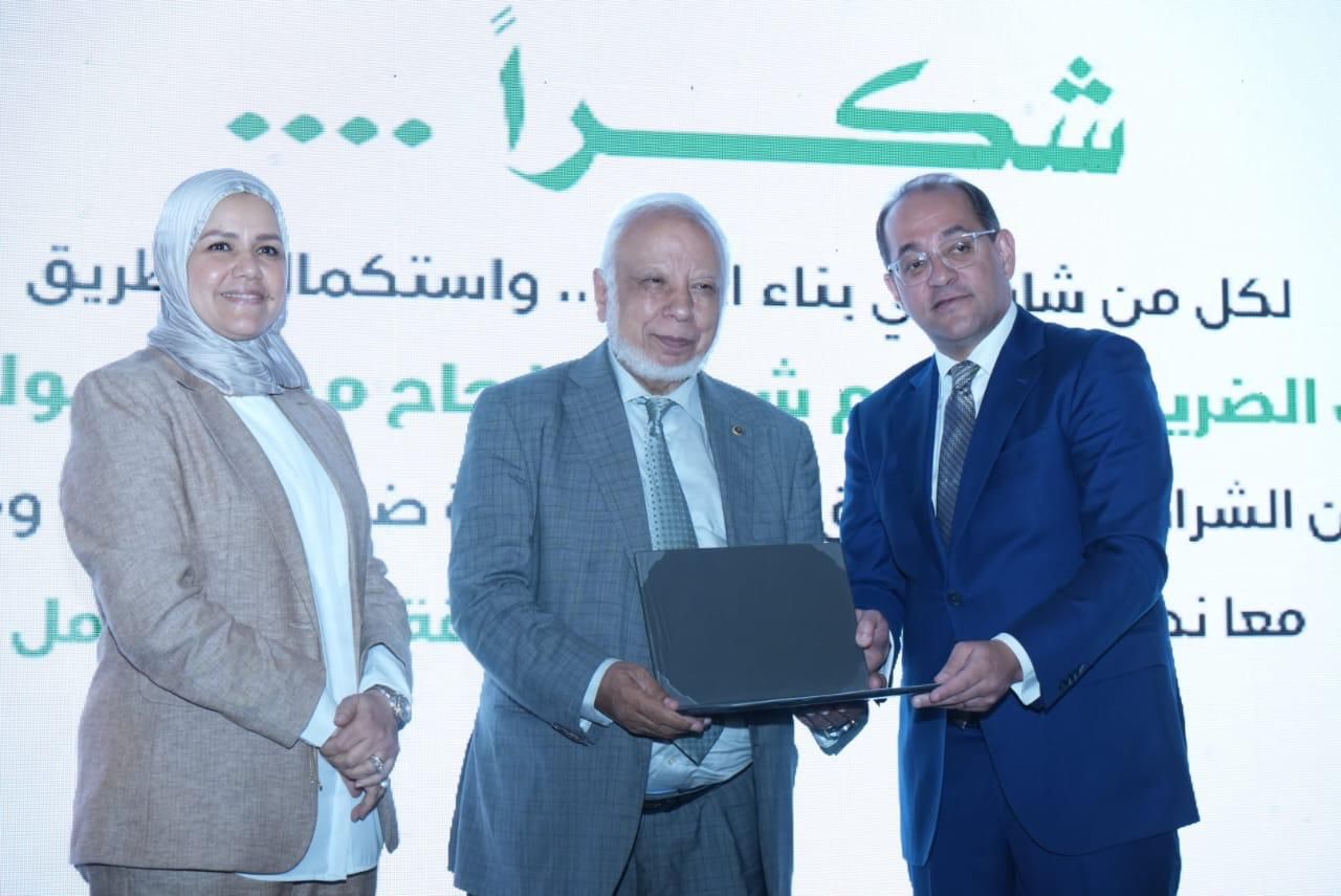 كجوك يكرم عددًا من الممولين والداعمين للمنظومة الضريبية “صور”