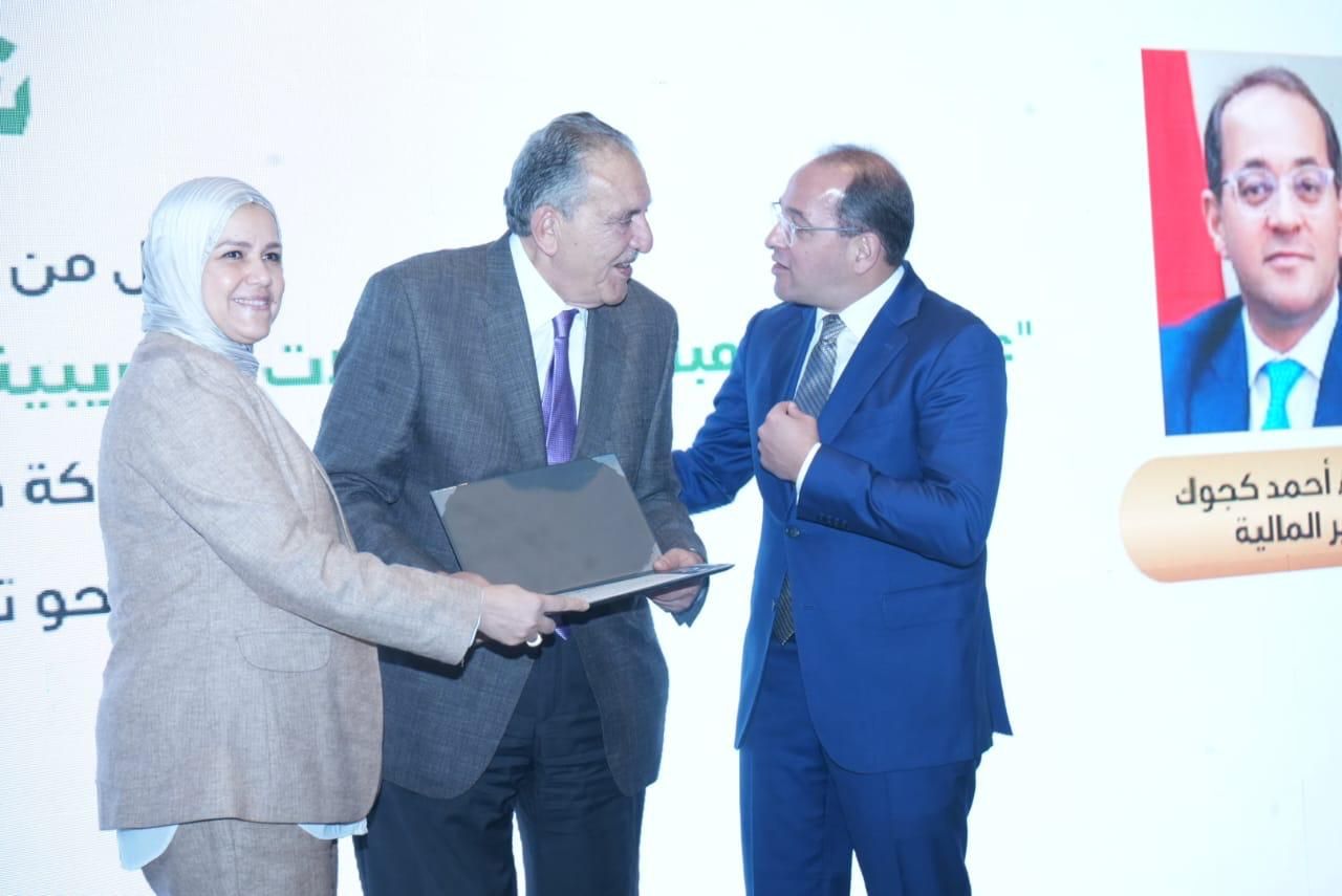 كجوك يكرم عددًا من الممولين والداعمين للمنظومة الضريبية “صور”