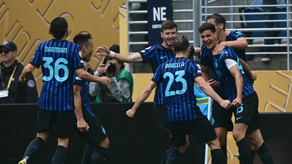 بالصور.. إنتر ميلان يعاقب أوراوا في الوقت القاتل