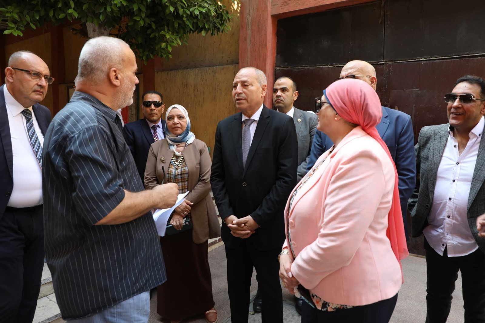 محافظ ومدير «تعليم القاهرة» يتفقدان عددا من لجان«الثانوية العامة» ولجنة معهد الأورام