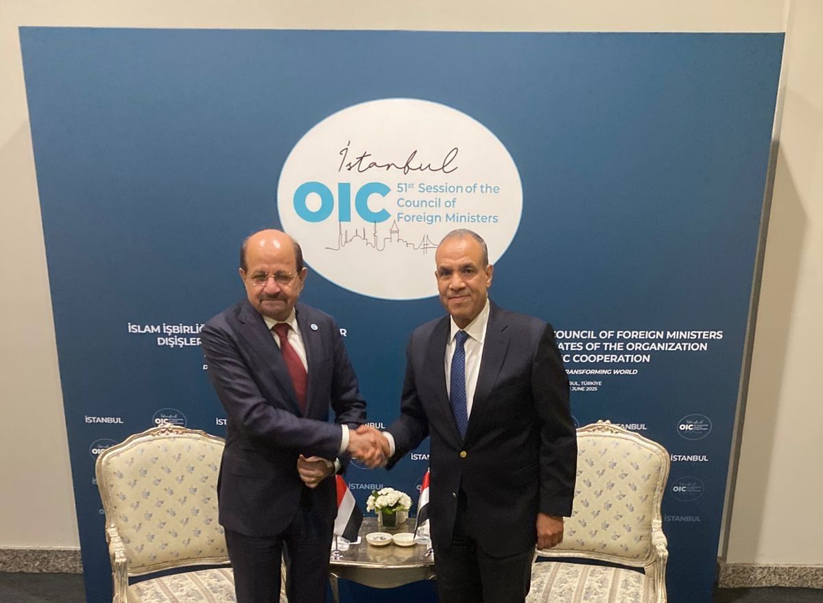 اجتماع وزير الخارجية والهجرة مع نظيره اليمني