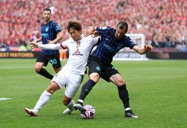 بالصور.. إنتر ميلان يعاقب أوراوا في الوقت القاتل