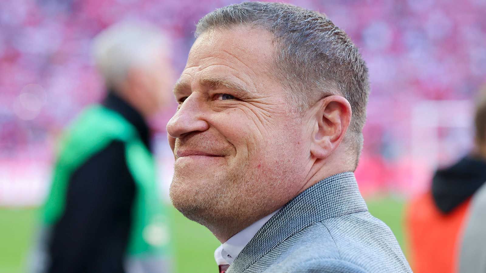 صفقة انتقالات مفاجئة في بايرن ميونيخ؟ ماكس إيبرل على اتصال بنجم بوروسيا دويتشلاند – لاعب مرشح للرحيل كورقة رابحة في لعبة البوكر؟