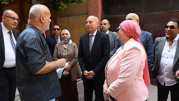 محافظ ومدير «تعليم القاهرة» يتفقدان عددا من لجان«الثانوية العامة» ولجنة معهد الأورام