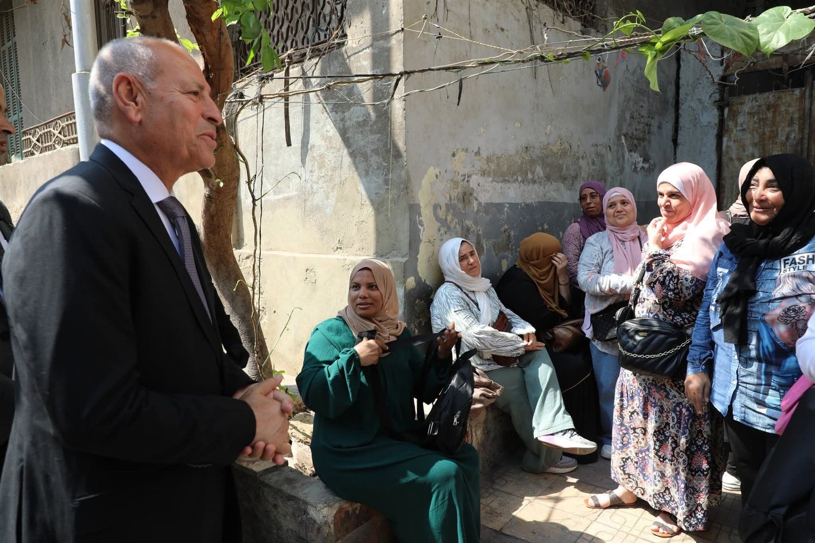 محافظ ومدير «تعليم القاهرة» يتفقدان عددا من لجان«الثانوية العامة» ولجنة معهد الأورام