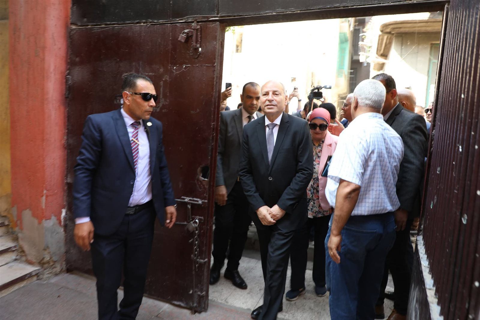 محافظ ومدير «تعليم القاهرة» يتفقدان عددا من لجان«الثانوية العامة» ولجنة معهد الأورام