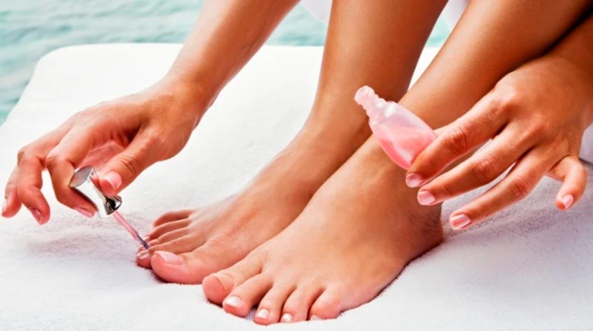 في 5 خطوات.. طريقة عمل باديكير في المنزل