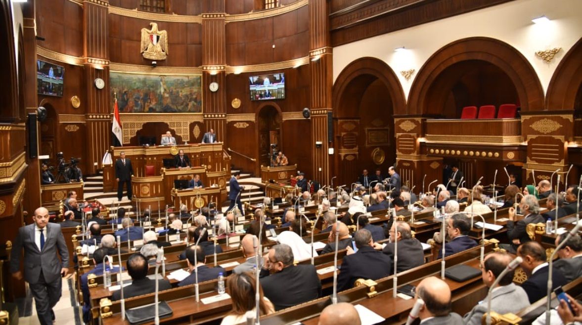 رئيس التجمع ينتقد أوضاع المدارس الحكومية: لا نجد طلابًا ولا معلمين