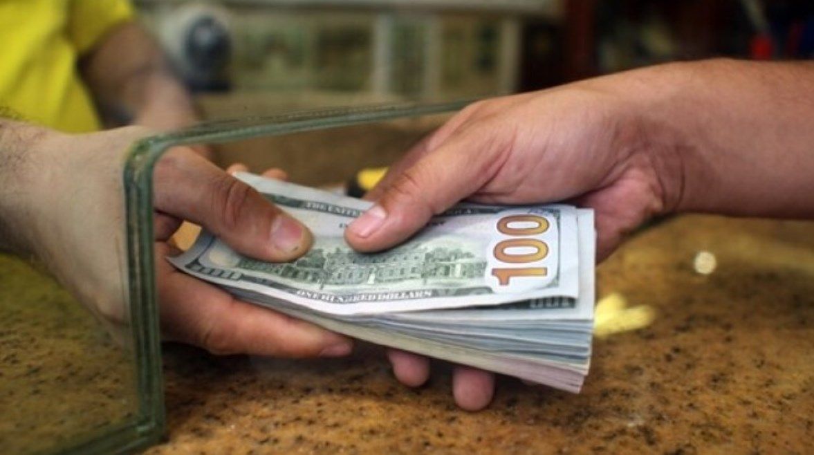 هبط 13 قرشًا.. تراجع سعر صرف الدولار اليوم الإثنين بالبنوك