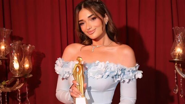 ملك أحمد زاهر تعلق على تكريمها بعد أزمتها الصحية.. صور