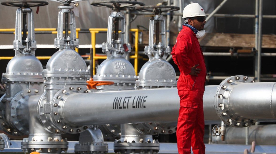 خوفًا من إغلاق مضيق هرمز.. النفط يقفز لأعلى مستوى في 5 أشهر