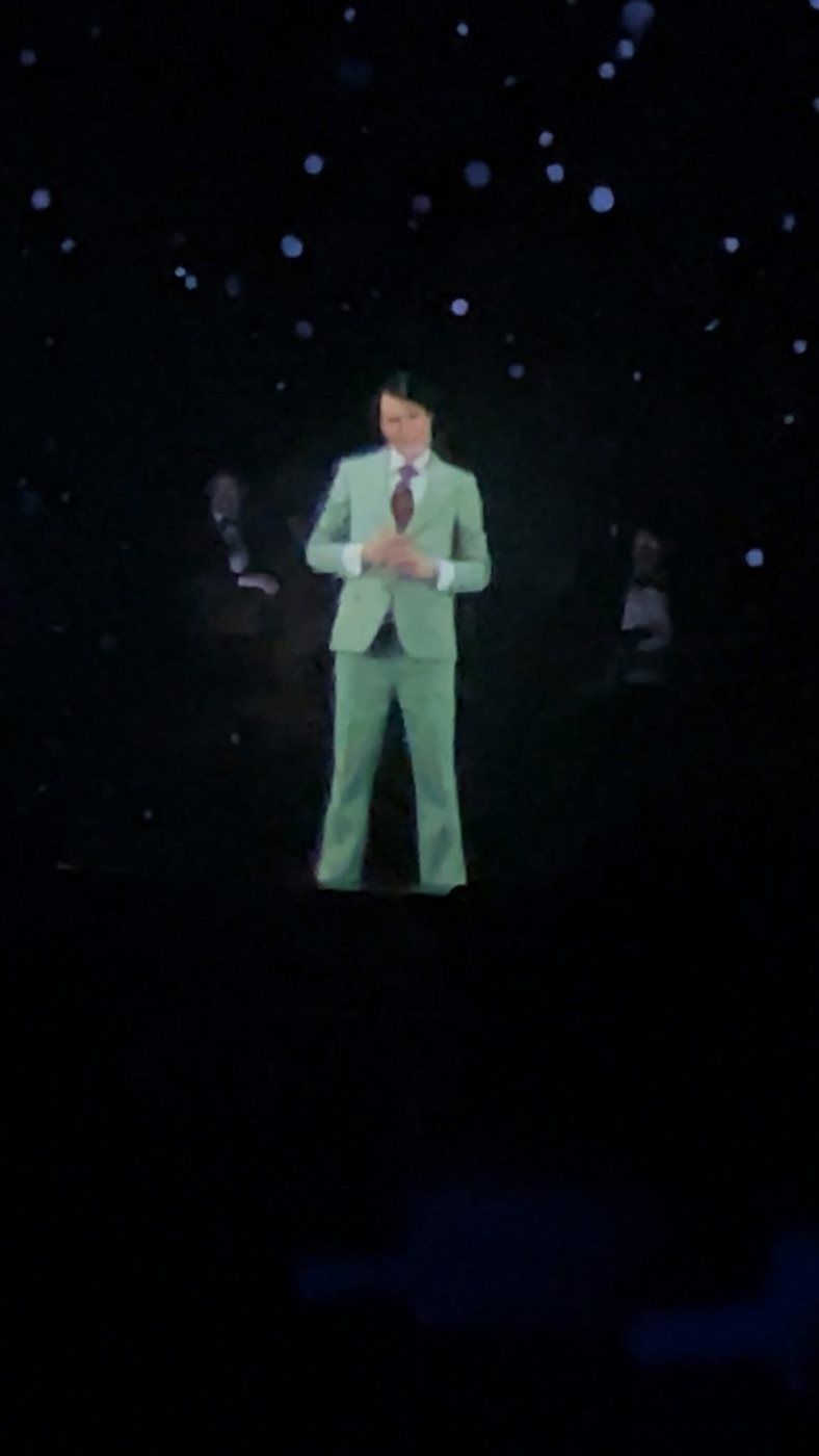 عاجل: حفل الهولوجرام فضيحة كبرى وتشويه لصورة العندليب