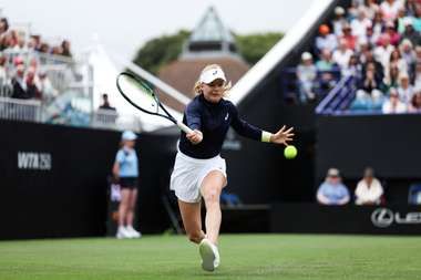 عاجل: كريتشيكوفا تهزم دارت وتتقدم في إيستبورن