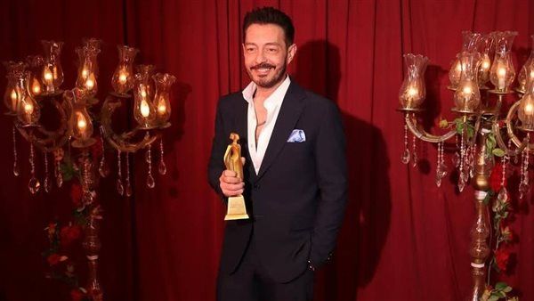 عاجل: بعد فوزه بجائزة نجم العام.. أحمد زاهر يوجه الشكر لصناع مسلسل سيد الناس