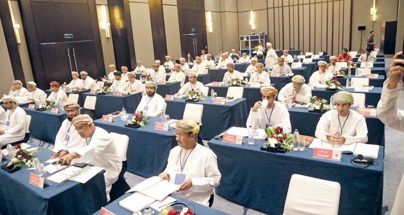 فـي يوم الحسم بانتخابات اتحاد القدم .. كرسي الرئيس بين «البوسعيدي» و «الشكيلي» .. فمن يقود الدفـــة