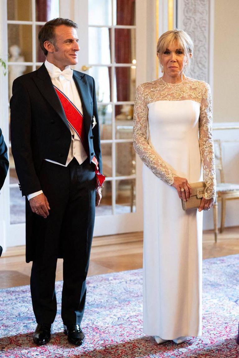 عاجل: بريجيت ماكرون تخطف الأنظار بإطلالة «عروس ملكية» من لويس فويتون في عشاء رسمي بالنرويج
