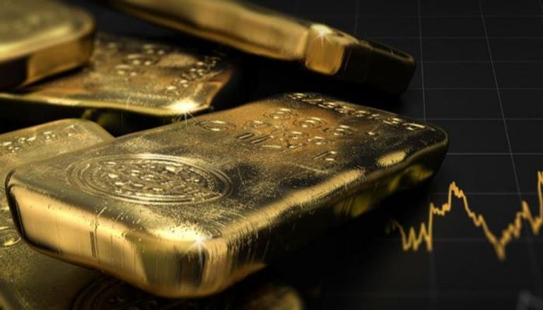 أسعار الذهب ترتفع مع تراجع الدولار عقب انتقاد ترامب لباول